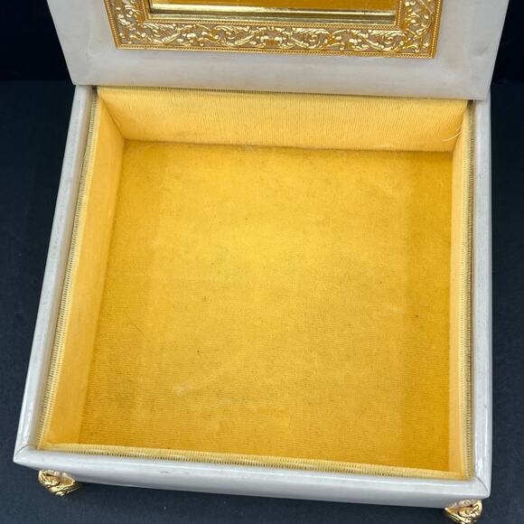 Vintage Shiseido vegan leather and metal golden trim box and rotating mirror - Picture 3 of 7